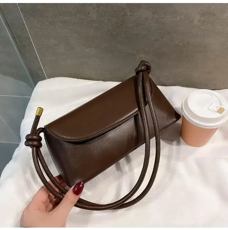 Internet celebrity retro small bag for women in autumn and winter, new trendy crossbody bag, fashionable one shoulder small bag - Image 3